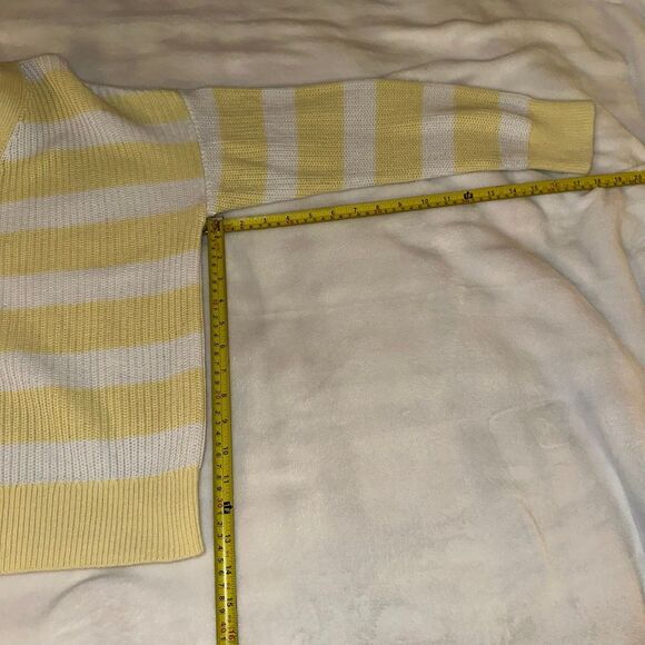 Old Navy Women’s Large Chunky Knit Cardigan Sweater White Butter Yellow Stripe - Picture 8 of 9